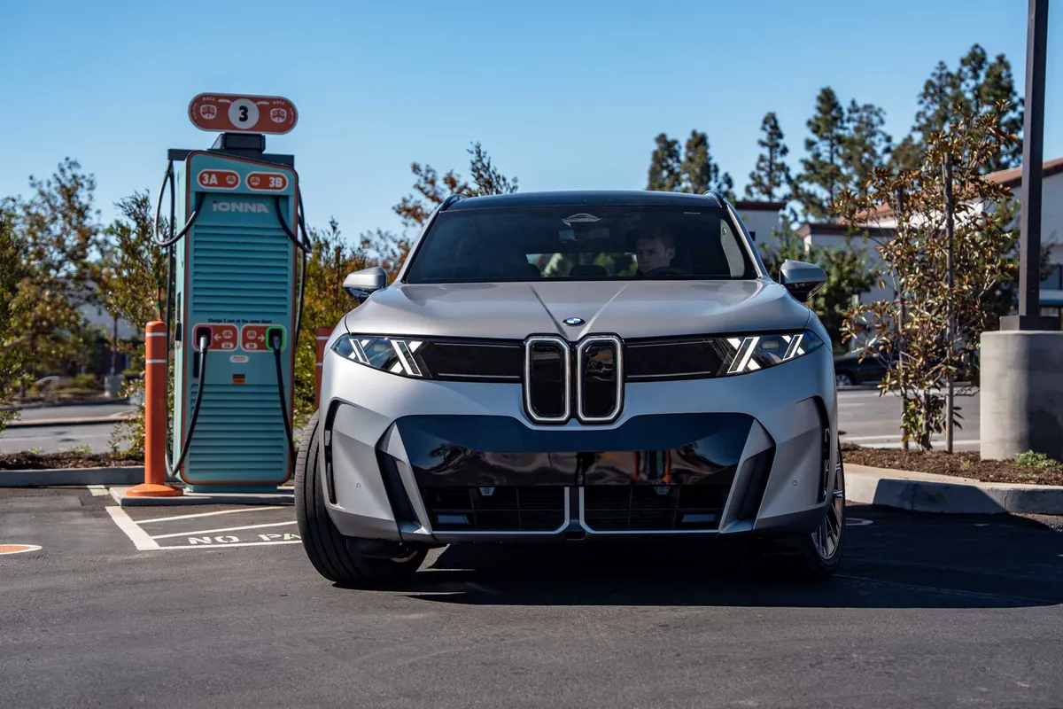 BMW iX5 Charges at Up to 460 kW in a Demo, but US Chargers Can't Do It Yet